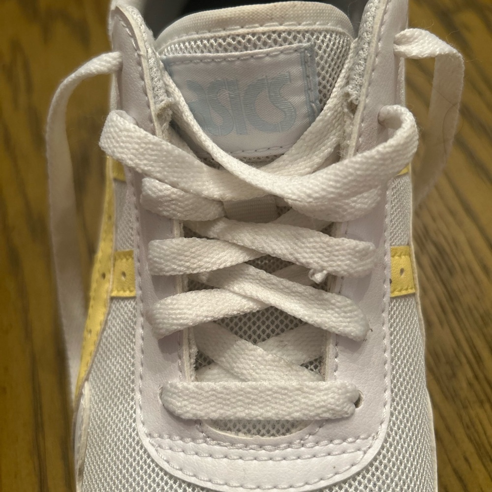 ASICS - Picture 2 of 8